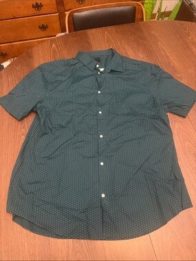 H&M Men's Teal Short-Sleeve Button-Down with Micro Dot Print